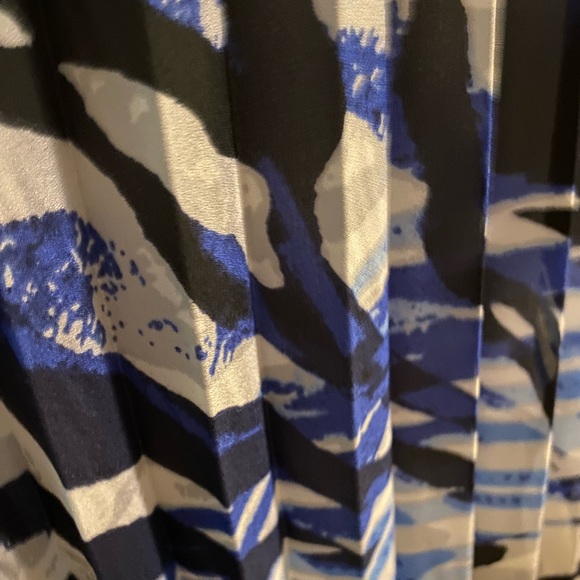 Chico's Black Label Navy and Black Pleated Maxi Skirt - Size 12 - Picture 2 of 3